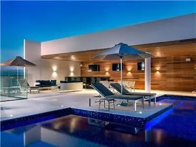 Next To The Beach Beautiful 2 Bedroom Apartment