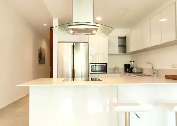 Next To The Beautiful 2 Bedroom Apartment *