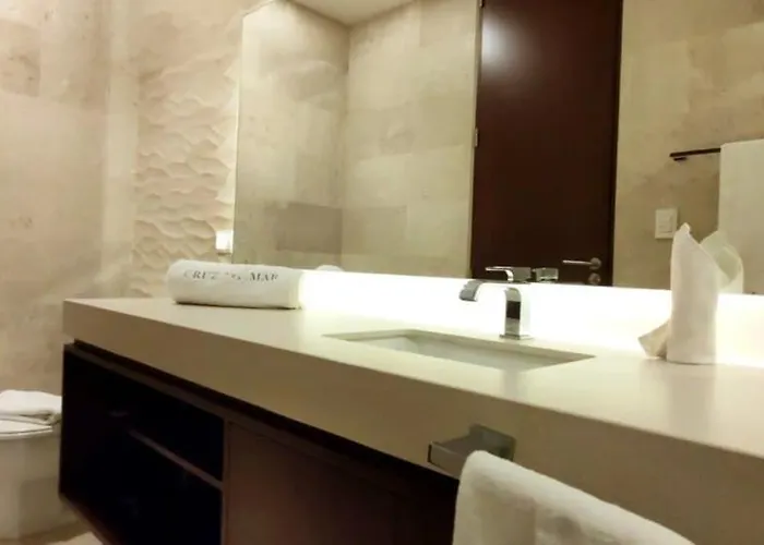 Next To The Beautiful 2 Bedroom Apartment *